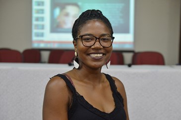 Samanta Malvino Rezende, 20 anos, de Taubaté na palestra sobre Crimes Raciais