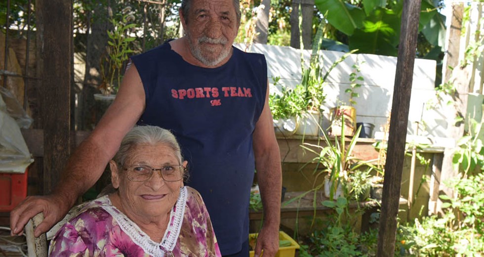 Maria Aparecida Gomes Arlindo, 70 anos e José Benedito Carmo Arlindo, 68 anos, moradores do bairro Jardim São José II