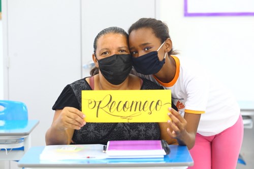 Tanice e a filha Isabele, mãe e filha compartilharam os mesmos ambientes escolares.