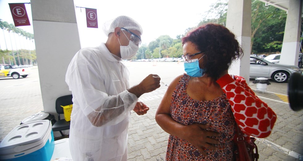 Vacinação contra a Covid para idosos de 62 anos. Foto: Claudio Vieira/PMSJC 04-05-2021