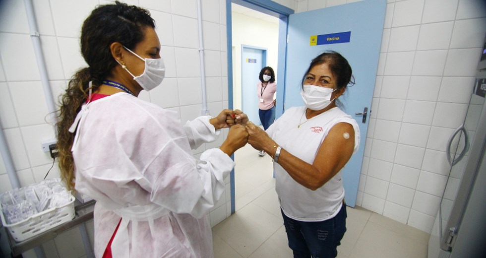 Vacinação contra a Covid para idosos de 62 anos. Foto: Claudio Vieira/PMSJC 04-05-2021