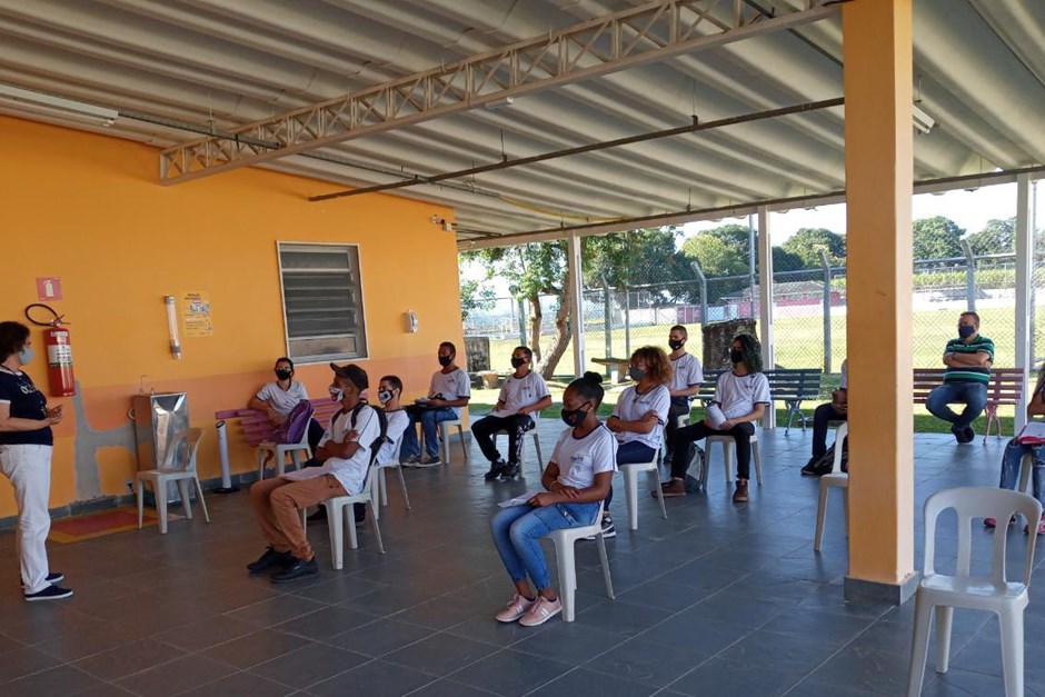 Adolescentes são orientados para entrevistas e mercado de trabalho