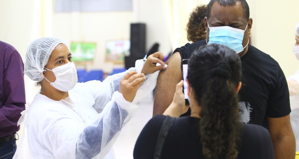 Vacinação contra a Covid para pessoas de 58 anos. Foto: Claudio Vieira/PMSJC 10-06-2021
