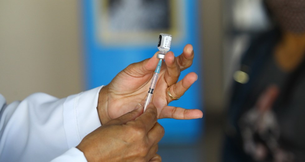 Vacinação contra COVID-19. Foto: Claudio Vieira/PMSJC 12-06-2021