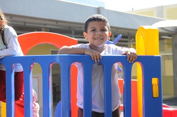Alunos da escola infantil do Jardim Monterrey recebem doação de livros 