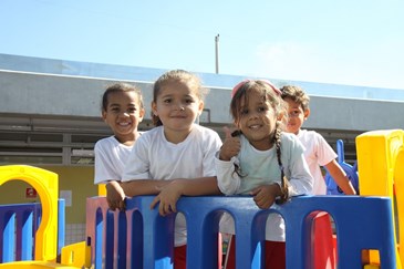 Alunos da escola infantil do Jardim Monterrey recebem doação de livros 