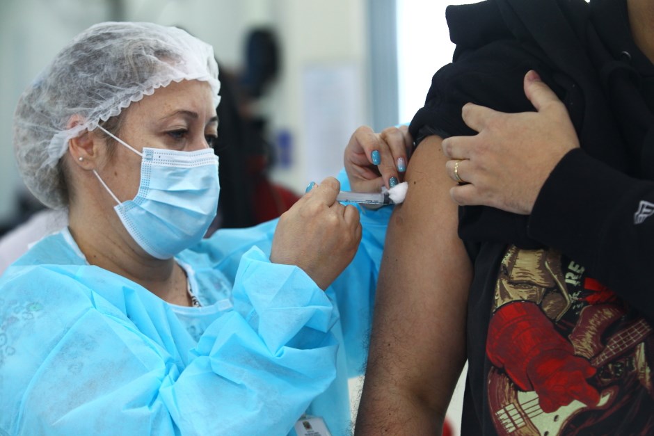 Vacinação contra Covid19 para pessoas com 33 e 32 anos. Foto: Claudio Vieira/PMSJC 17-07-2021