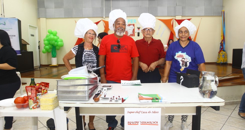 Equipe Vermelha vencedora Super Chef Casa do Idoso Centro