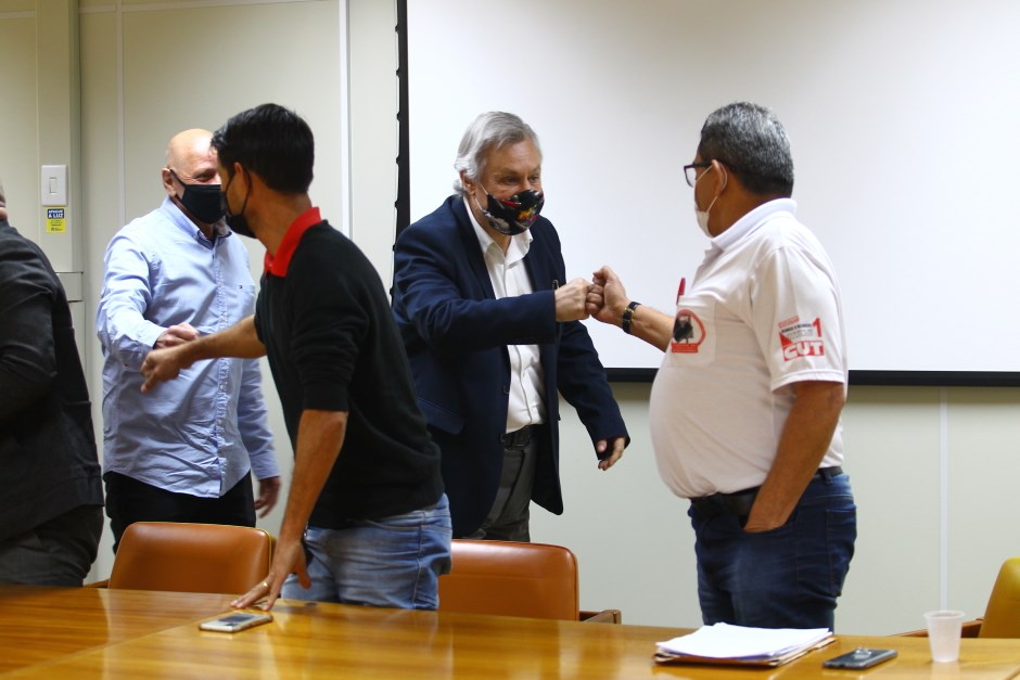 Reunião com representantes do Sindicato dos Condutores. Foto: Claudio Vieira/PMSJC 16-08-2021