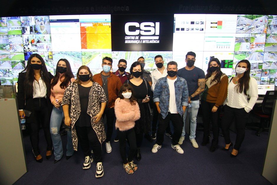 Reunião no CSI com influenciadores Digitais. Foto: Claudio Vieira/PMSJC 20-10-2021 