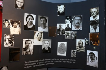 Vista parcial da Sala Identidades