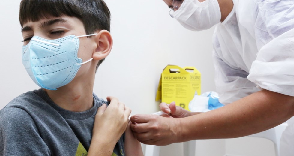 Vacinação de adultos e crianças de 09 a 11 anos na Casa do Idoso Sul