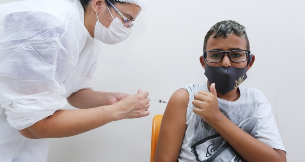 Vacinação de adultos e crianças de 09 a 11 anos na Casa do Idoso Sul