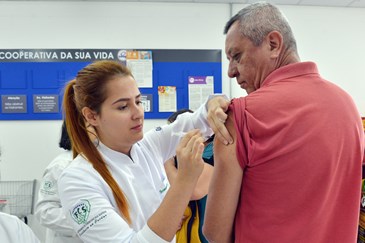 Vacinação H1N1  Supermercado Coop Santana 12 05 2018