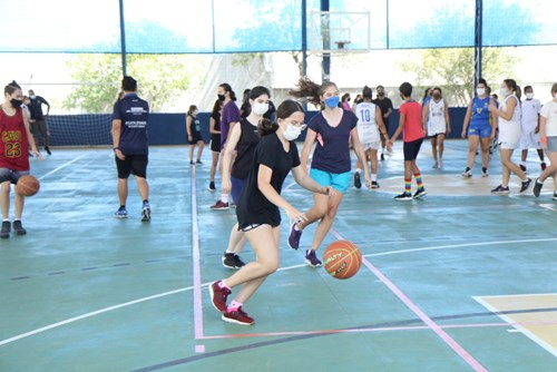 São José Basketball presenteia garoto joseense de 11 anos – Surgiu