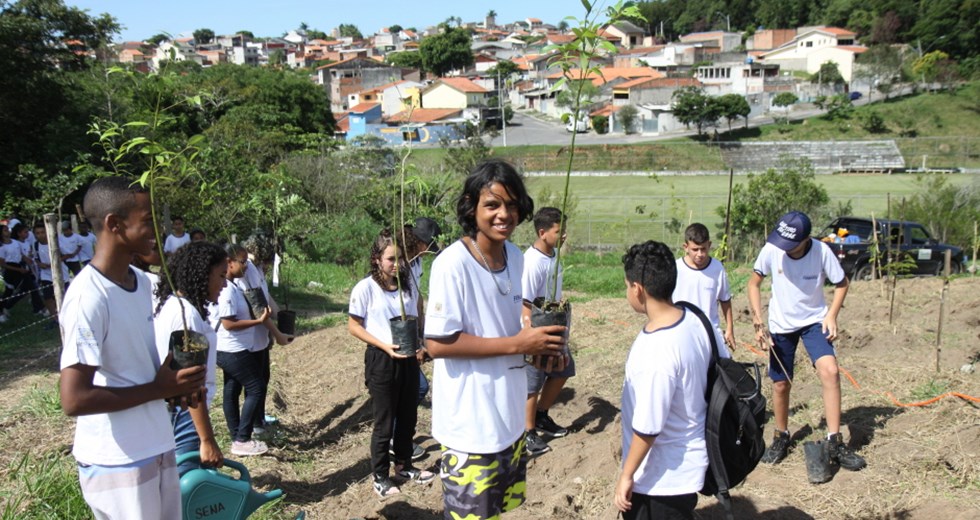 Programação da Semana da Água -  Plantio no Espaço Florestinha com Fundhas e Ecomuseu. Foto: Claudio Vieira/PMSJC 24-03-2022