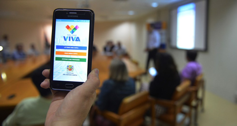 Coletiva Prefeitura lança mais cinco aplicativos para facilitar acesso aos serviços públicos  7ª Paço Municipal