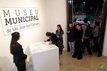 Exposição Arte Viva foi aberta terça-feira à noite no Museu Municipal