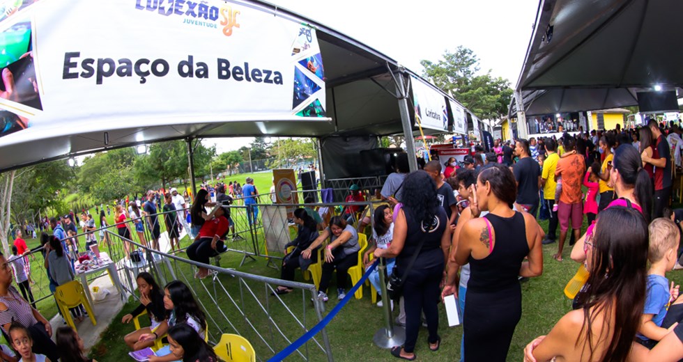Conexão Juventude no Poliesportivo Jardim Cerejeiras