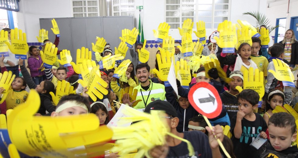 DIA D da Campanha Maio Amarelo - Flash Mob com os alunos da EMEFI Mercedes Maria Perotti no Rio Comprido. Foto: Claudio Vieira/PMSJC 19-05-2022 