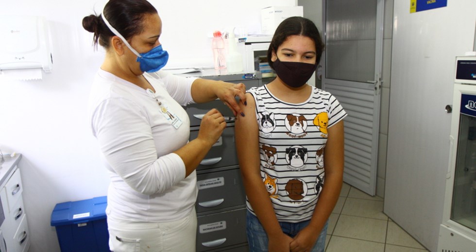 Vacinação contra covid e Influenza. Foto: Claudio Vieira/PMSJC 25-06-2022 