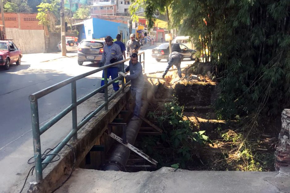 Construção de passarela na Estrada Municipal Nélson Tavares da Silva, que dá acesso ao Bairrinho e ao Bom Retiro 22 05 2018