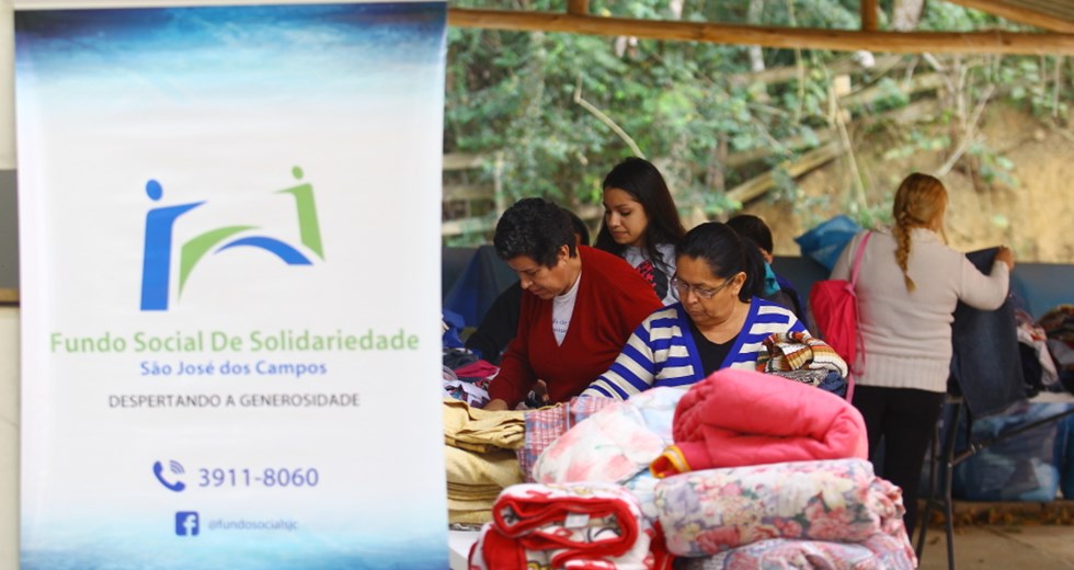 Entrega de Doações da Campanha do Agasalho 2018 para moradores da região do Jaguari na zona norte. Foto: Claudio Vieira/PMSJC. 23-05-2018