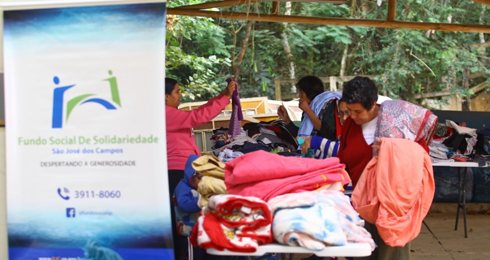 Entrega de Doações da Campanha do Agasalho 2018 para moradores da região do Jaguari na zona norte. Foto: Claudio Vieira/PMSJC. 23-05-2018