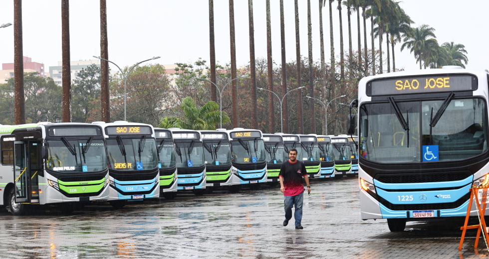 Coletiva de apresentação dos novos ônibus da frota da cidade. Foto: Claudio Vieira/PMSJC 25-07-2025   