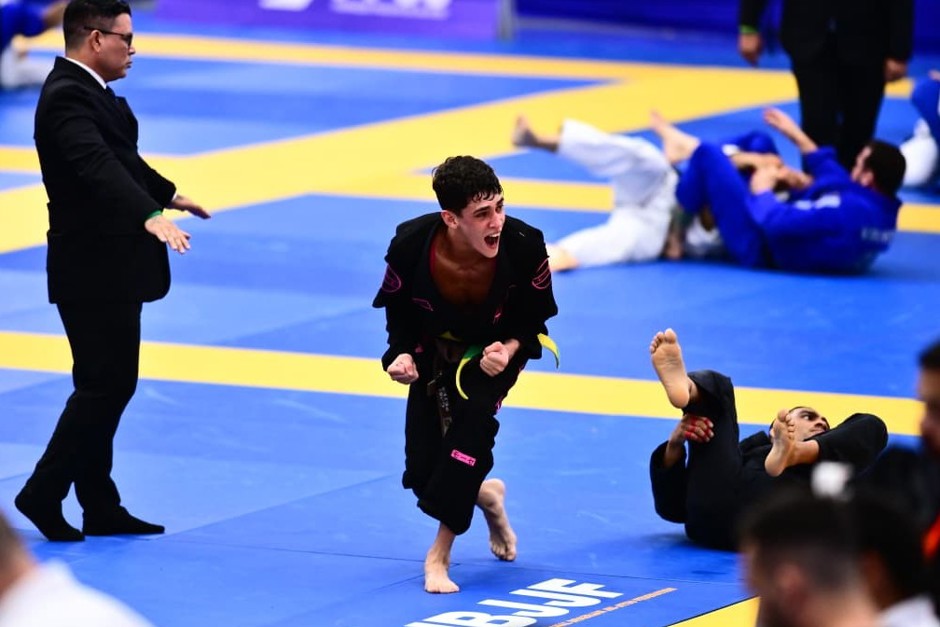 Lutador joseense mantém invencibilidade em 13 competições consecutivas e assume a liderança do ranking nacional de sua categoria