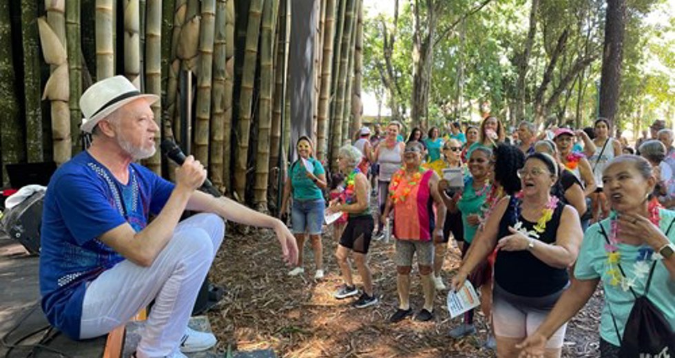 Grito de Carnaval dos frequentadores das Casas do Idoso no Parque Vicentina Aranha