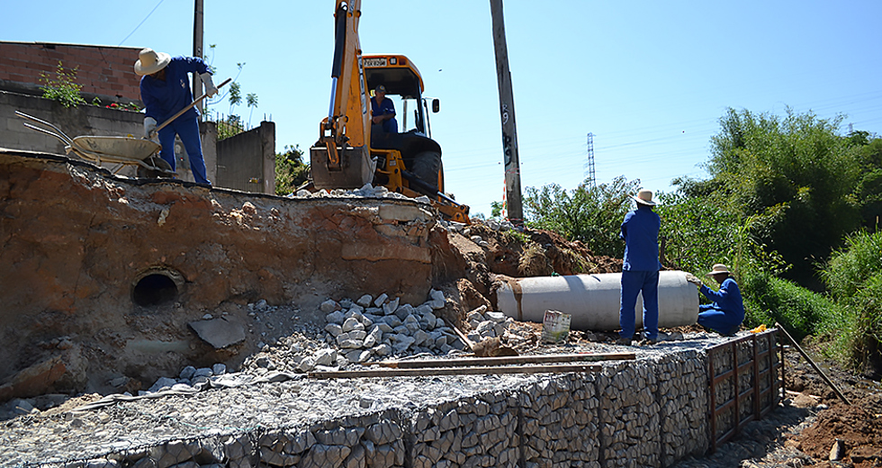 servico-contencao-de-erosao-rua-06-jardim-coqueiro-04-10-2019-lucas-cabral-10.jpg