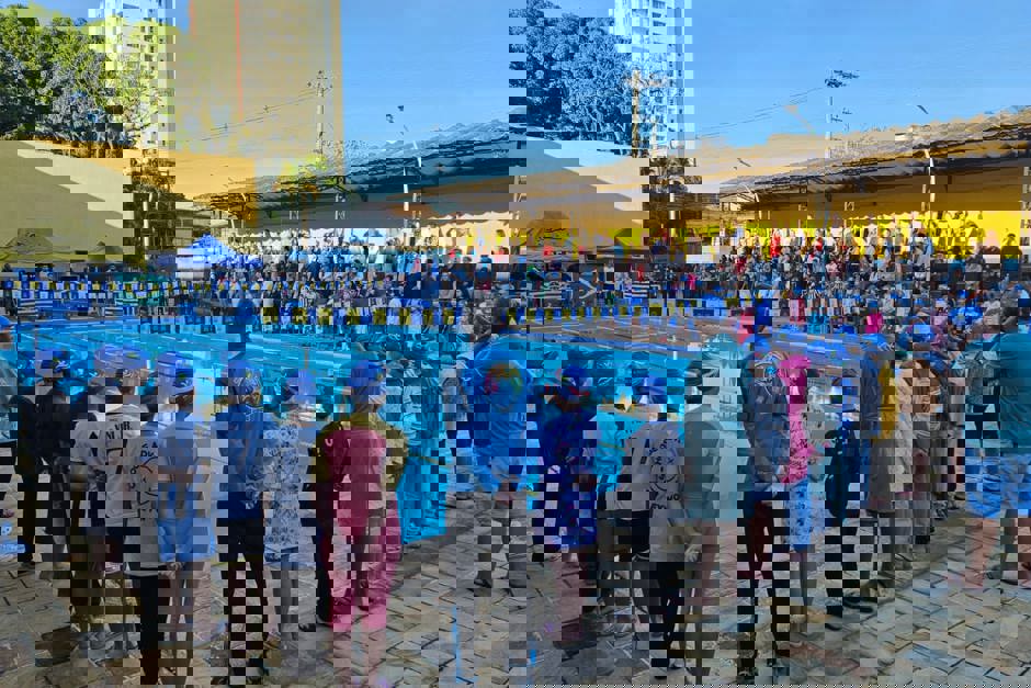 A formatura reunirá aproximadamente 180 alunos, com idades entre 7 e 15 anos, que frequentaram as aulas do programa nas 15 piscinas públicas onde o projeto é desenvolvido