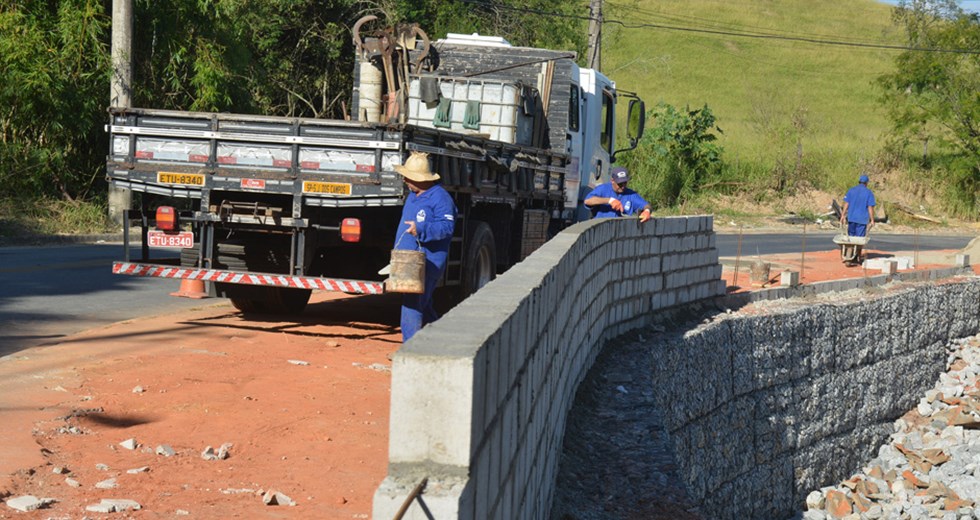 Construção do Muro  Maria Cândida Delgado  Zona Norte 29 05 2018
