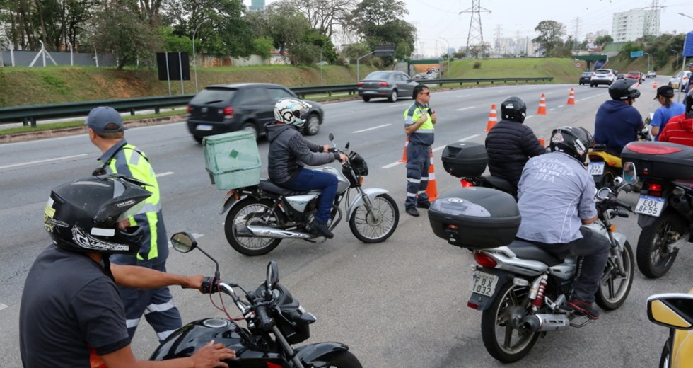 Ação Educativa com motociclistas na Semana do Trânsito