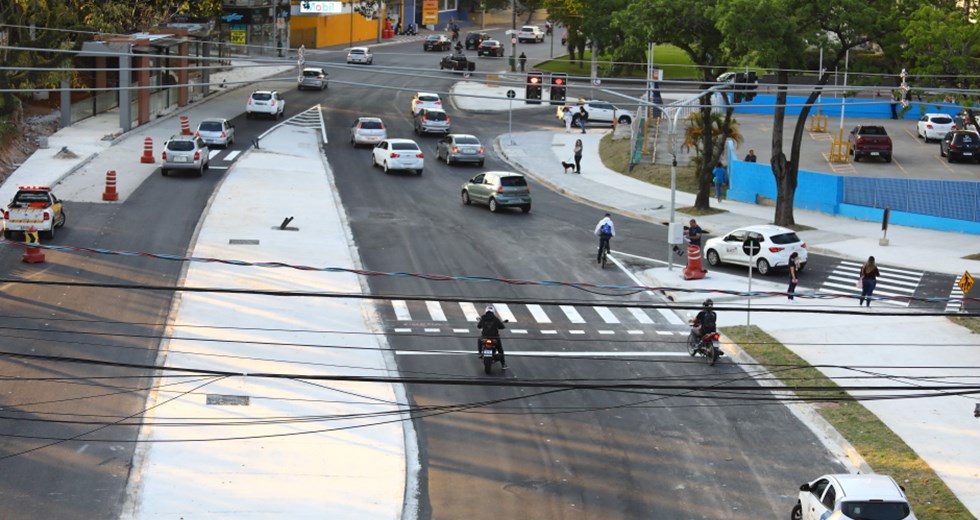 Cruzamento das Avenidas Nelson D’Avila com Deputado Benedito Matarazzo. Foto: Claudio Vieira/PMSJC 04-10-2022 