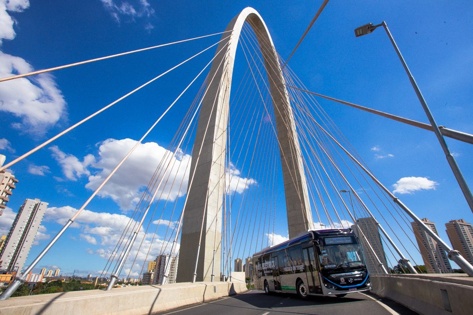 Ônibus urbano elétrico no Arco da Inovação