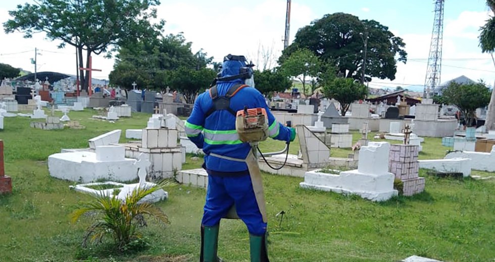 Manutenções em cemitérios para Dia de Finados chegam na etapa final