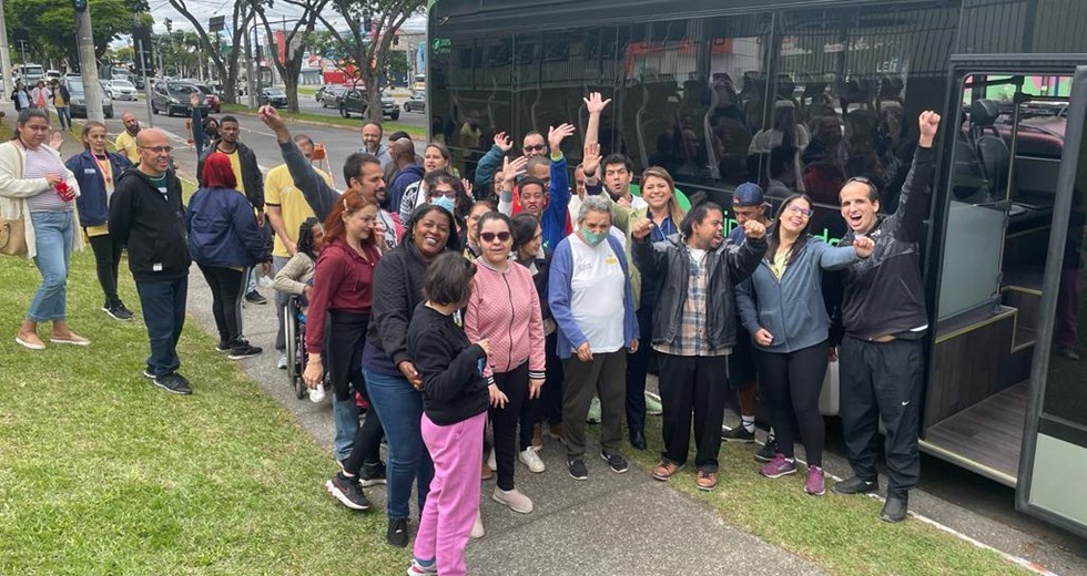 PCDs do Integra participam de passeio no VLP pela Linha Verde