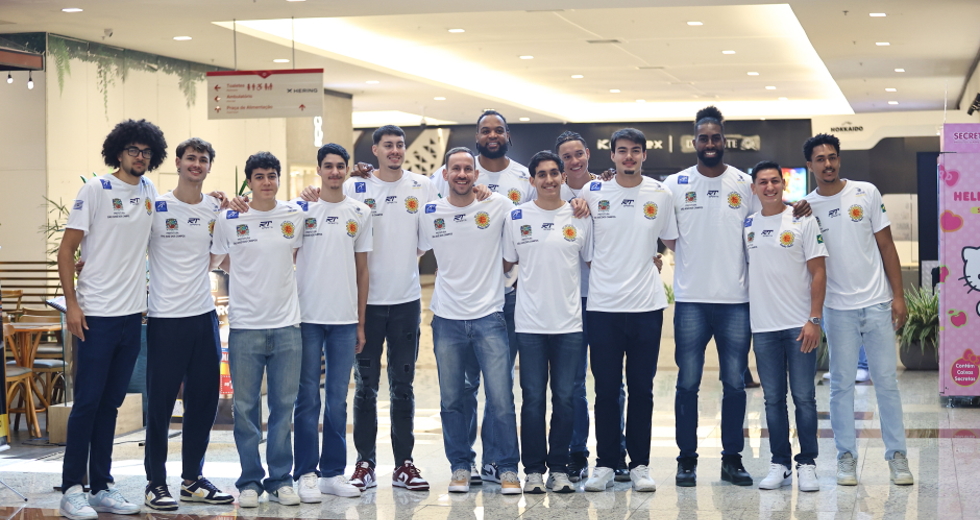 Apresentação do time de basquete masculino. Foto: Claudio Vieira/PMSJC 22-07-2025