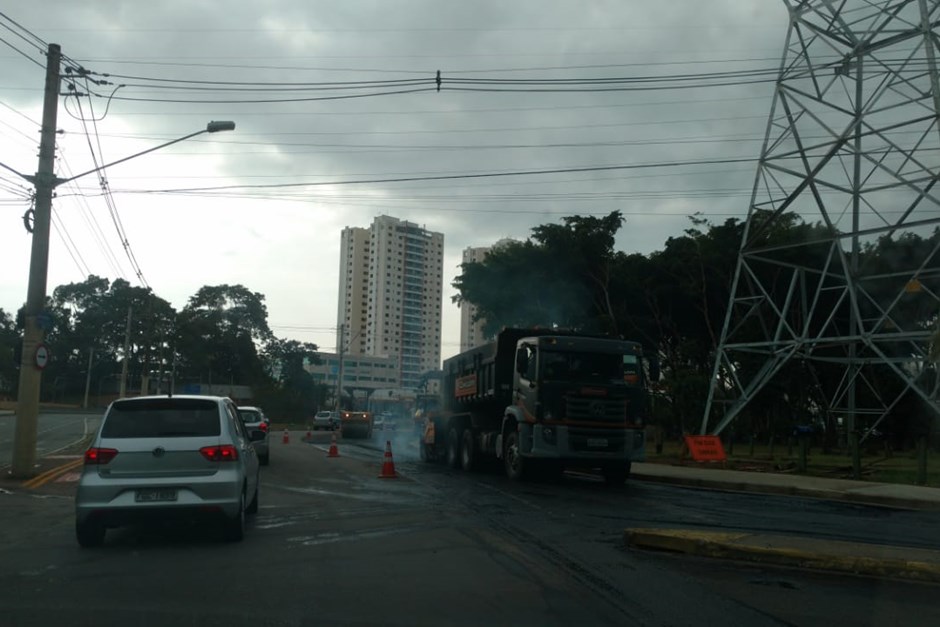 Obra da avenida Lineu de Moura, na região oeste de São José dos Campos, ganha asfalto ecológico