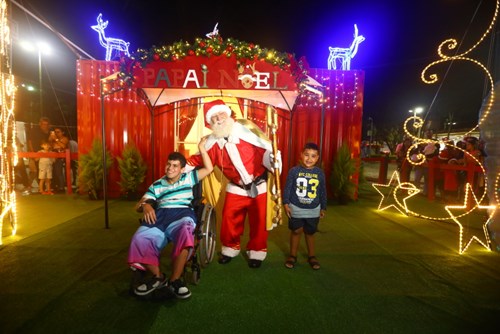 Papai Noel recebe a chave simbólica da cidade