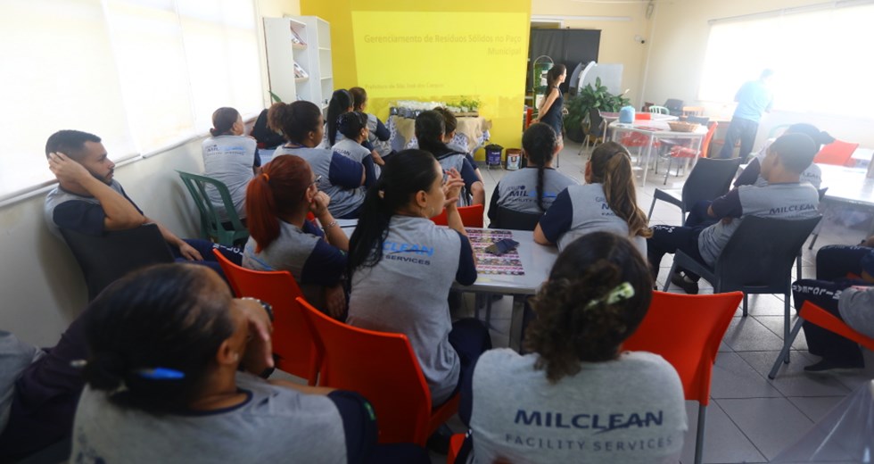 Treinamento sobre compostagem e coleta seletiva para equipe da MilClean. Foto: Claudio Vieira/PMSJC 28-01-2023