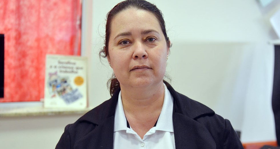 Luciana Aparecida de Almeida, assistente social das Obras Assistenciais Irmã Clara