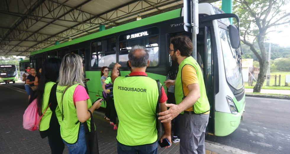 Pesquisa sobre transporte público na Eco Campos de São José. Foto: Claudio Vieira/PMSJC 28-02-2023 