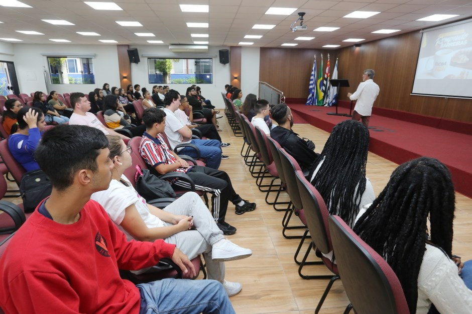 Aula inaugural do Programa Primeira Chance na Fundhas