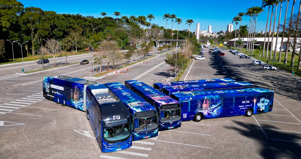 VLP e Ônibus Urbanos adesivados em alusão ao evento ISU