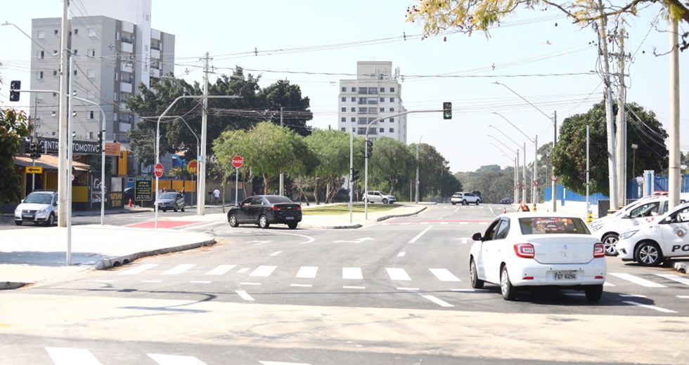 Novas vias melhoram trânsito perto do Shopping Oriente. Foto: Claudio Vieira/PMSJC 28-07-2023