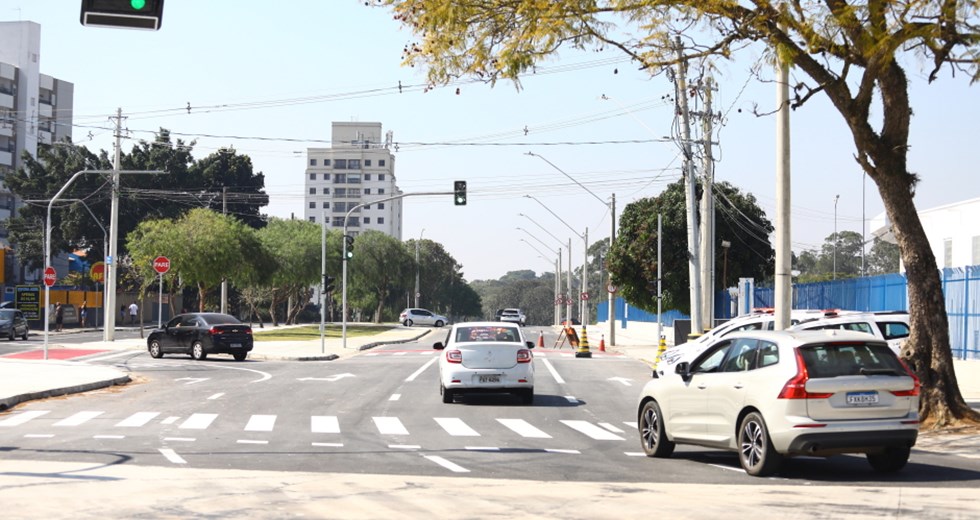 Novas vias melhoram trânsito perto do Shopping Oriente. Foto: Claudio Vieira/PMSJC 28-07-2023