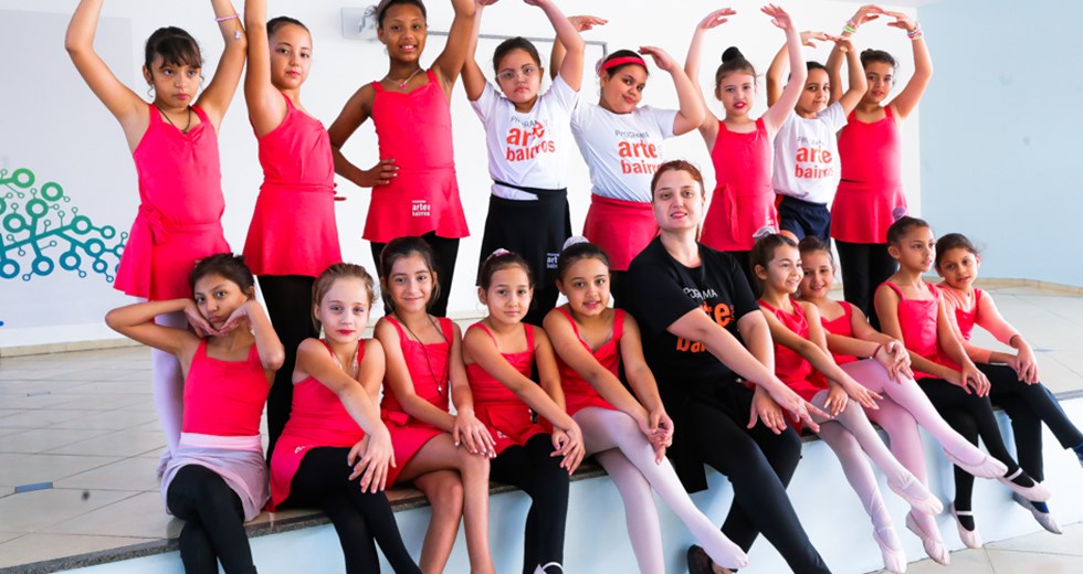 Cultura nas Escolas-Alunas durante ensaio de Ballet na Emefi Vera Babo